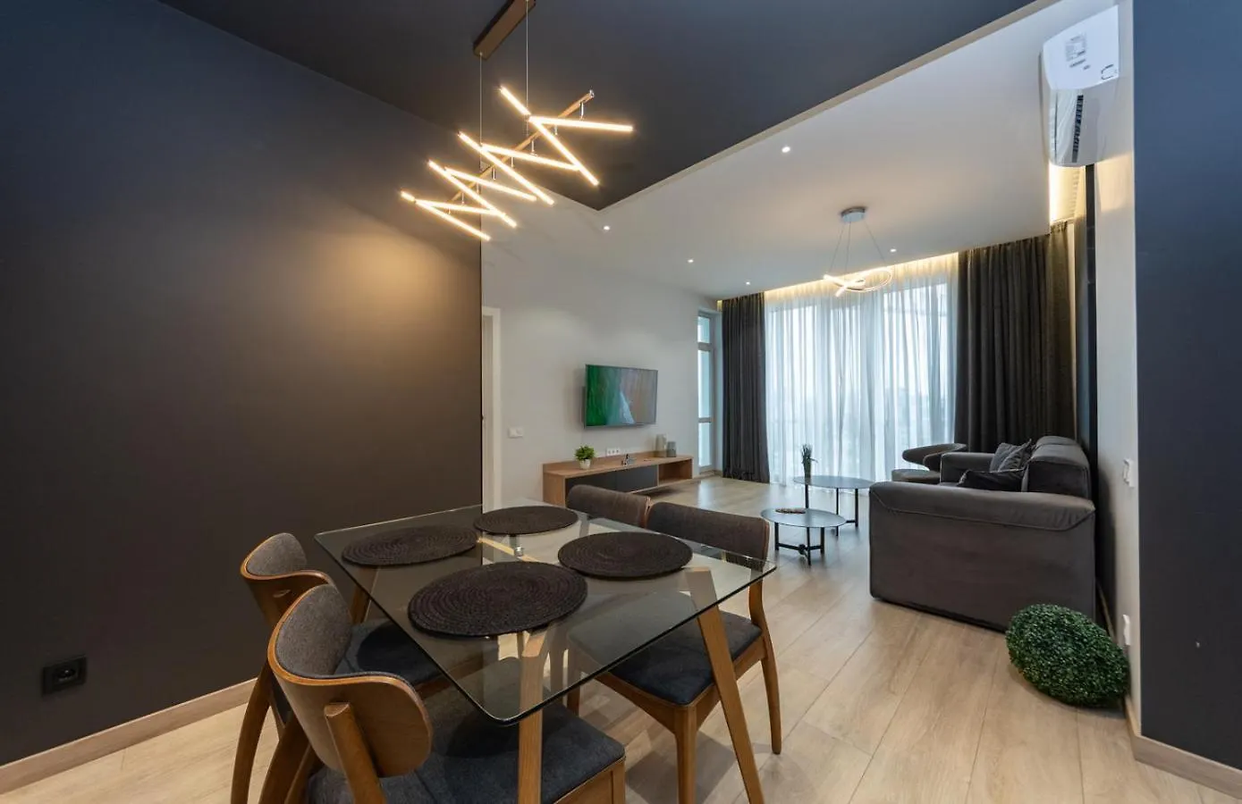 Royal Tower Residence Big Vip Apartment In Center Floor 27 Kiew